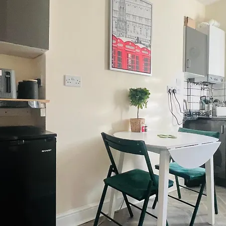 Harry Potter 9 3/4 Flat Apartment London Exterior photo